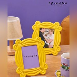 NWT FRIENDS x SHEIN 5” Picture Frame